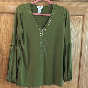 Carman Size Large Green Top